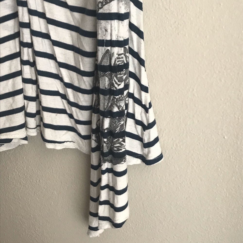 Striped Shrug with Rose Pattern - Picture 4 of 7